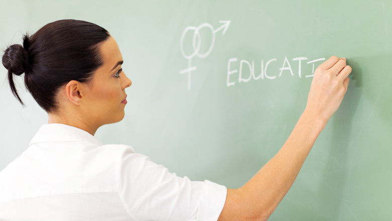 77% dintre romani sunt de acord cu predarea educatiei despre sexualitate in scoala (studiu) Imagine
