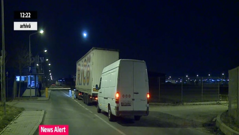 800 de oameni evacuati dintr-o fabrica Imagine