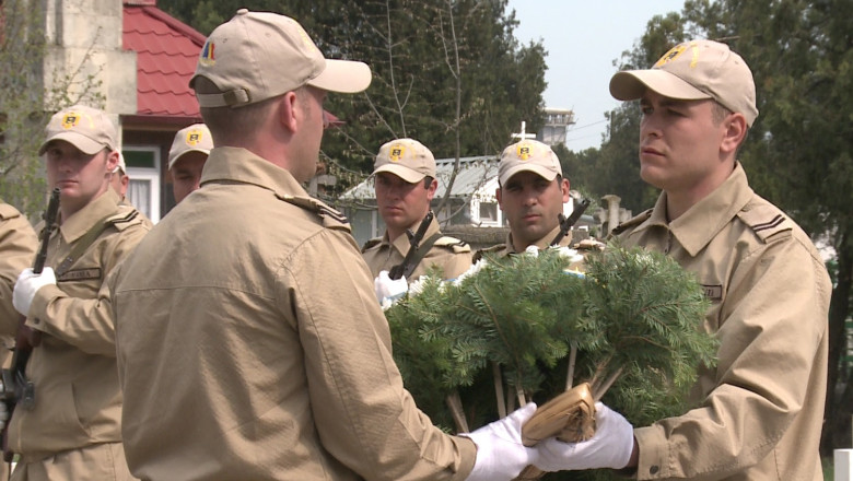 9 mai - triplu eveniment. Depuneri de coroane si onoruri militare, la Constanta Imagine