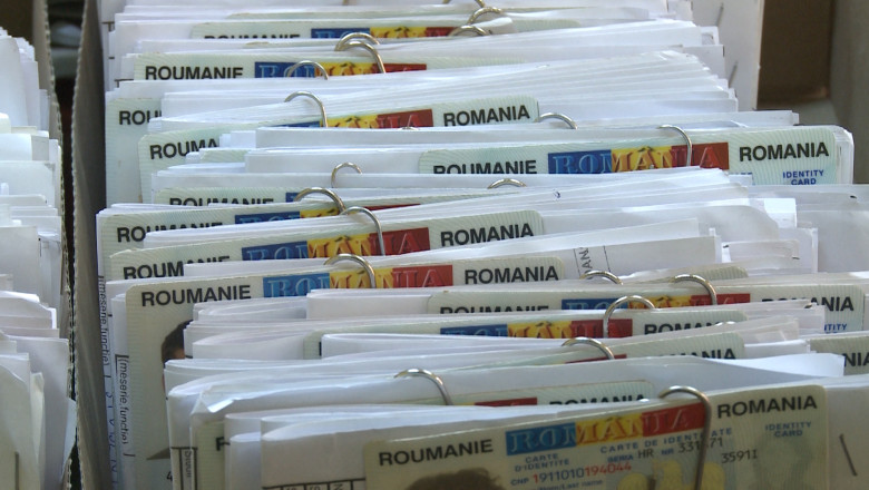900 de bihoreni au cerut noi carti de identitate inaintea alegerilor Imagine