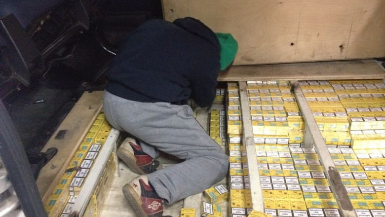 96.000 de tigarete, ascunse intr-o masina descoperita la intrarea in tara, prin vama Bors Imagine