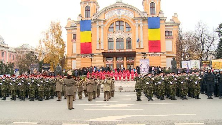 96 de ani de la Marea Unire. Mii de clujeni au asistat la parada festiva la care au participat aproape 600 de militari Imagine