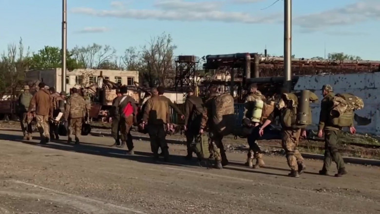 A 96-a zi de razboi. Luptatorii de la Azovstal, tinuti prizonieri in Donetk, risca pedeapsa cu moartea Imagine