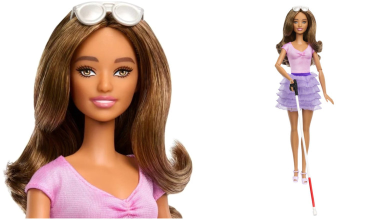A aparut prima papusa Barbie nevazatoare Imagine