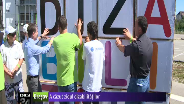 A cazut zidul dizabilitatilor Imagine