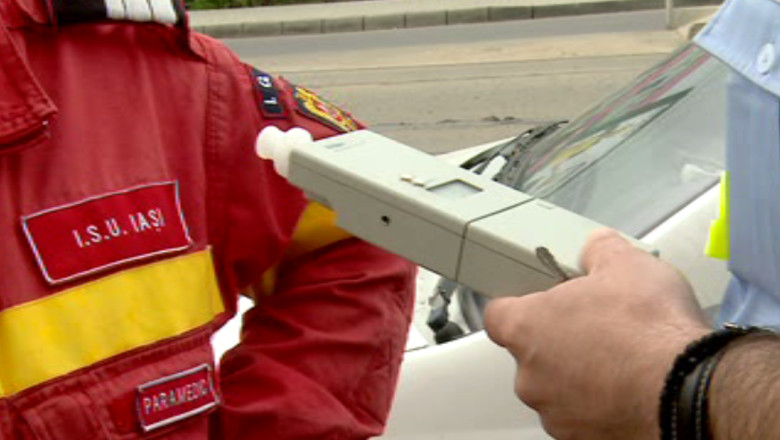 A condus cu o alcoolemie de 0,92 si s-a oprit intr-un stalp de iluminat public Imagine