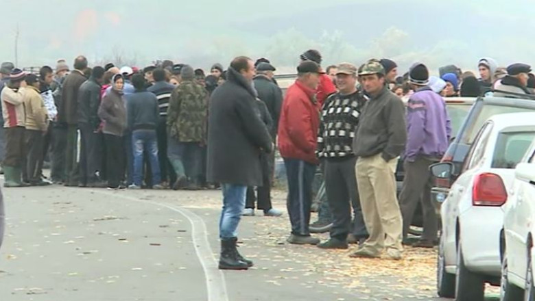A doua zi de proteste in localitatea Pungesti, Vaslui, fata de exploatarea gazelor de sist Imagine