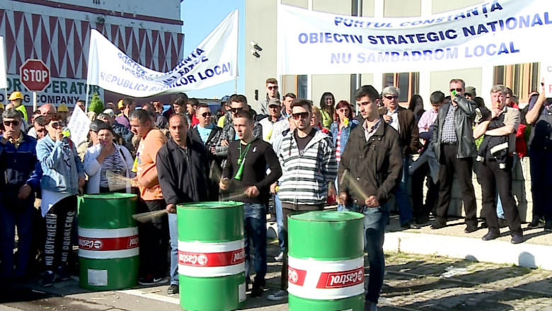 A doua zi de proteste in Portul Constanta  Imagine