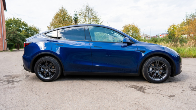 A doua zi dupa ce si-a cumparat o masina Tesla noua, un barbat s-a trezit cu o factura de 14.000 de dolari pentru reparatii Imagine