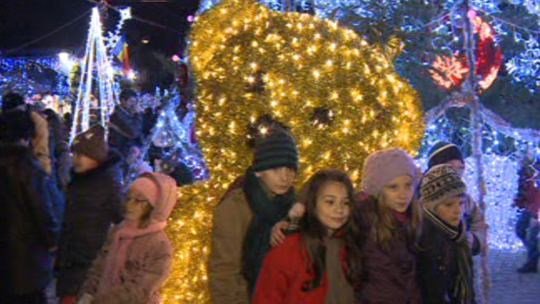 A fost aprins iluminatul festiv la Iasi Imagine