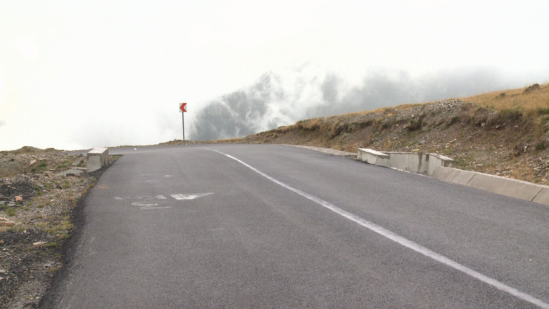 A fost inchisa Transalpina, cea mai inalta sosea din Romania  Imagine