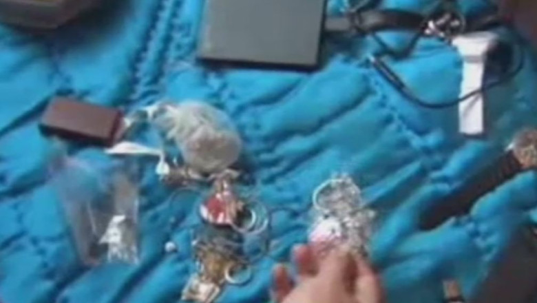 A furat bijuterii, diamante si aparatura electronica Imagine