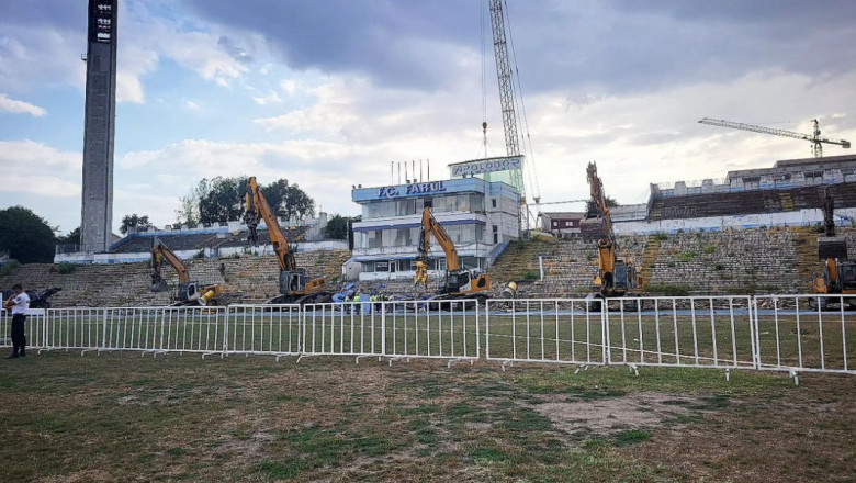 A inceput demolarea stadionului din Constanta Imagine