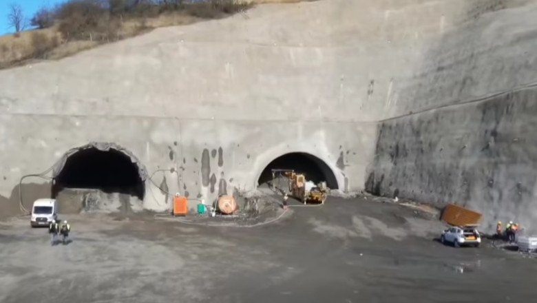 A inceput dinamitarea primului tunel in munte de pe Valea Oltului, cel mai dificil tronson al Autostrazii Sibiu–Pitesti Imagine