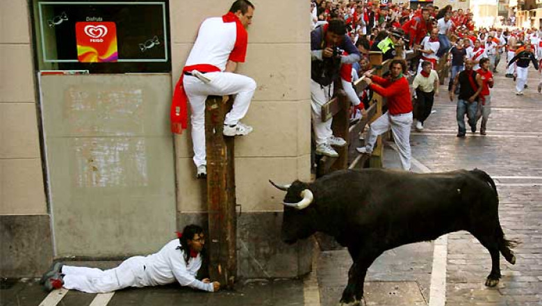 A inceput Festivalul San Fermin. Patru oameni au fost raniti in prima zi a curselor cu tauri  Imagine