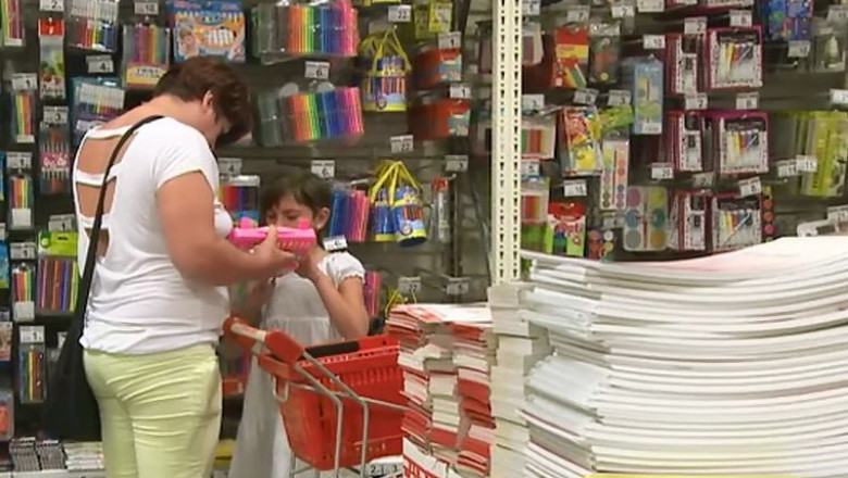 A inceput goana dupa rechizite scolare. Programul targurilor de rechizite Imagine