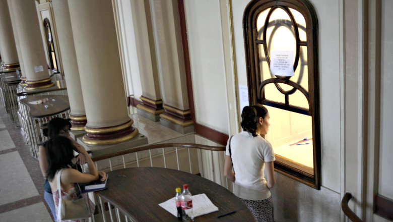 A inceput inscrierea la facultate. Candidatii sustin examen de admitere Imagine