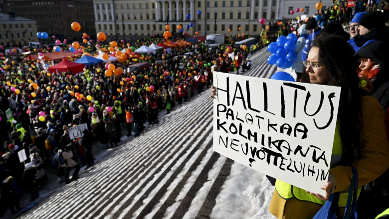 A inceput marea greva a muncitorilor finlandezi. Protest cu mii de oameni, la Helsinki, impotriva reformelor guvernului Imagine