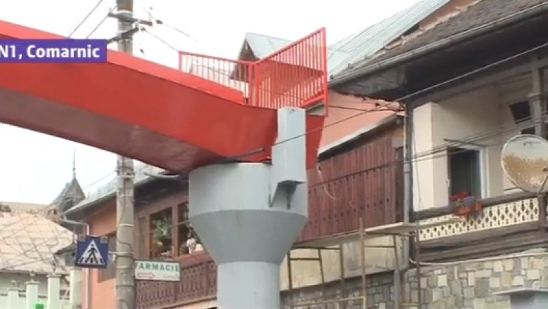 A inceput montarea scarilor pentru pasarelele de pe DN1 Imagine