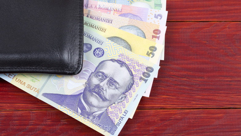 A inceput plata pensiilor pentru luna ianuarie. Cand intra pentru cei care primesc banii in cont Imagine