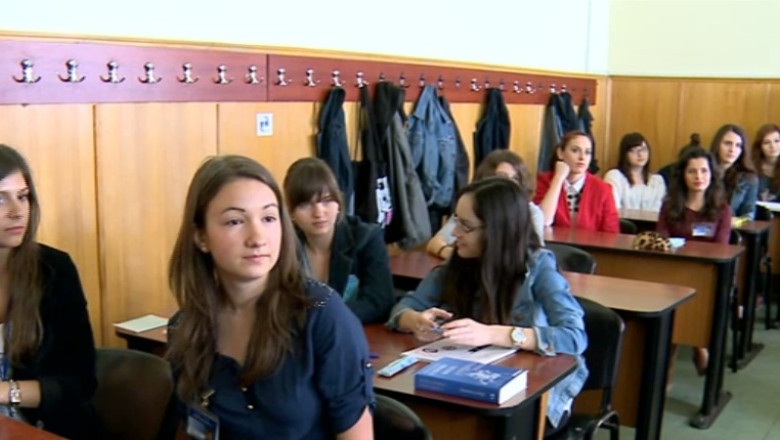 A inceput scoala. Cand vor avea elevii prima vacanta? Structura anului scolar 2014-2015  Imagine