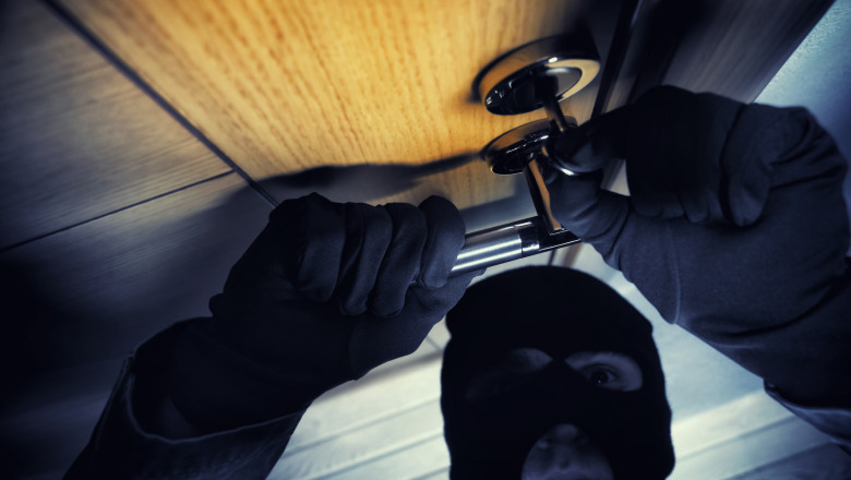 A inceput „sezonul” furturilor din locuinte. Greseala pe care o fac multi dintre romani atunci cand pleaca in vacanta Imagine