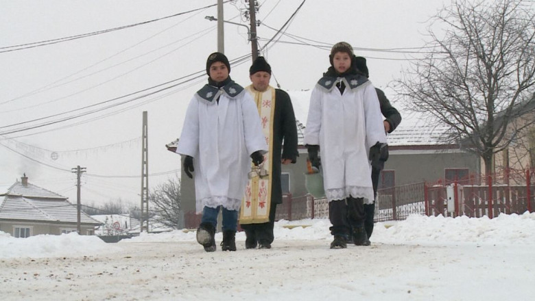 A inceput sfintirea caselor Imagine