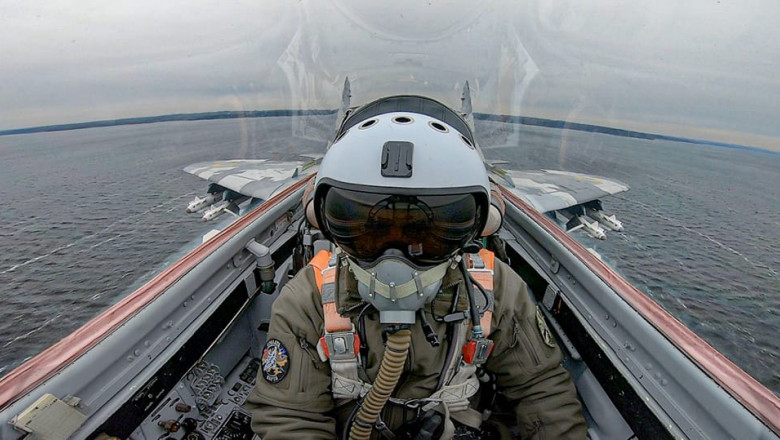„A murit ca un erou”. Un pilot ucrainean si-a dat viata ca sa protejeze civilii, dupa ce avionul i-a fost lovit de rusi Imagine