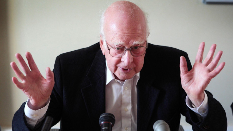A murit fizicanul care a prezis existenta bosonului Higgs, care confera masa materiei. Teoria lui a fost demonstrata dupa 50 de ani Imagine