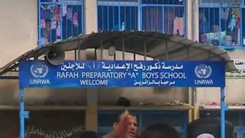 A treia scoala ONU, bombardata in Fasia Gaza. Cel putin zece palestinieni si-au pierdut viata Imagine