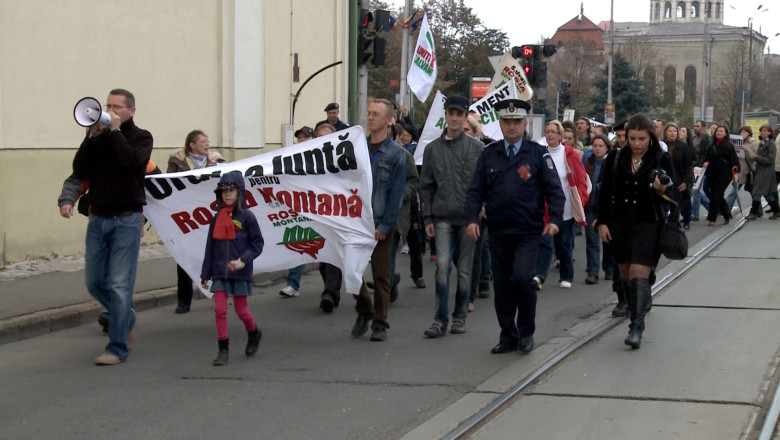 A zecea duminica de proteste: "Nu ne plictisim sa cerem sa traim intr-o tara curata!", spun manifestantii (FOTO) Imagine