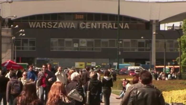 Abandonati de parinti in strainatate. Multi dintre acesti copii cersesc sau comit infactiuni Imagine