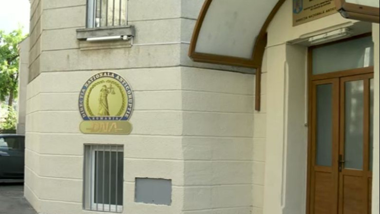 Absolventii de liceu nu stiu cand vor primi diplomele de Bacalaureat. O ancheta a DNA opreste tiparirea lor Imagine