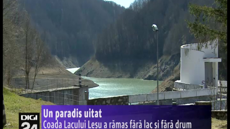 Accesul spre satul de vacanta de la Coada Lacului Lesu este aproape imposibil din cauza drumului distrus Imagine