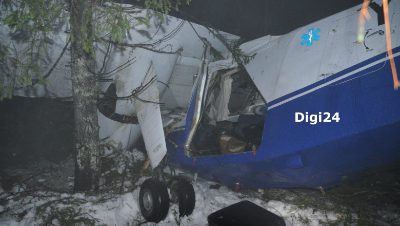 ACCIDENT AVIATIC. Avionul va fi taiat bucati si transportat un kilometru pe jos Imagine