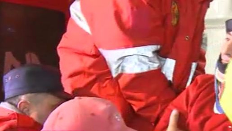 ACCIDENT AVIATIC. Marturia unui localnic salvator: Ranitii strigau de durere, am facut targa din copaci, le-am dat hainele mele Imagine