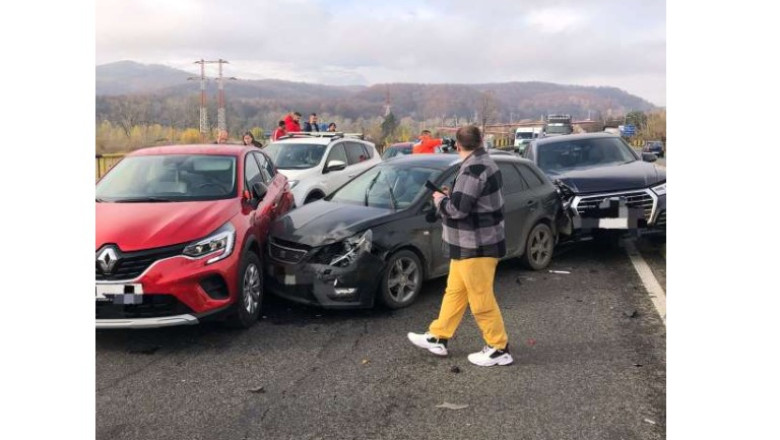 Accident cu 7 masini pe DN 1. Traficul a fost restrictionat pe sensul spre Bucuresti Imagine