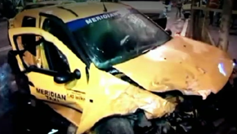 Accident cu ambulanta SMURD. Tanarul din taxi, inca neidentificat Imagine