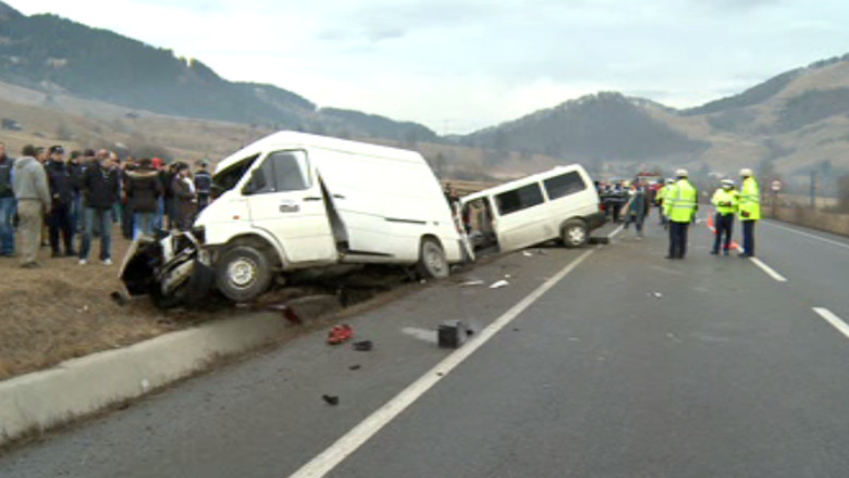Accident cu doi morti si patru raniti in Suceava  Imagine