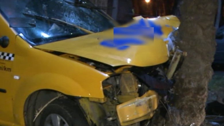 Accident cu patru victime in Bucuresti. Un taximetrist s-a izbit cu masina de un copac Imagine