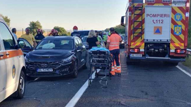 Accident cu sase masini intre Galati si Braila: doua persoane au ajuns la spital. Traficul este blocat pe DN 22B Imagine