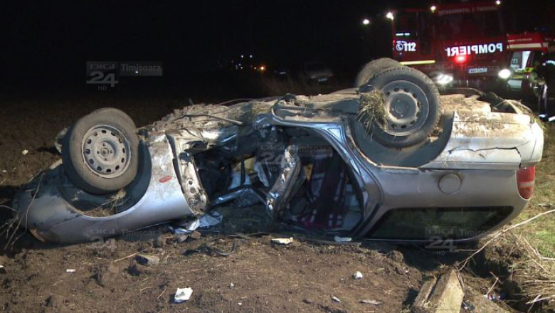 Accident cumplit in Timis: au rupt un stalp, s-au rasturnat cu masina. Doi morti, un ranit Imagine