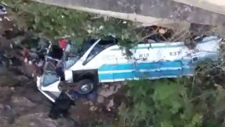 Accident de autocar in Thailanda. Cel putin 30 de oameni au murit Imagine