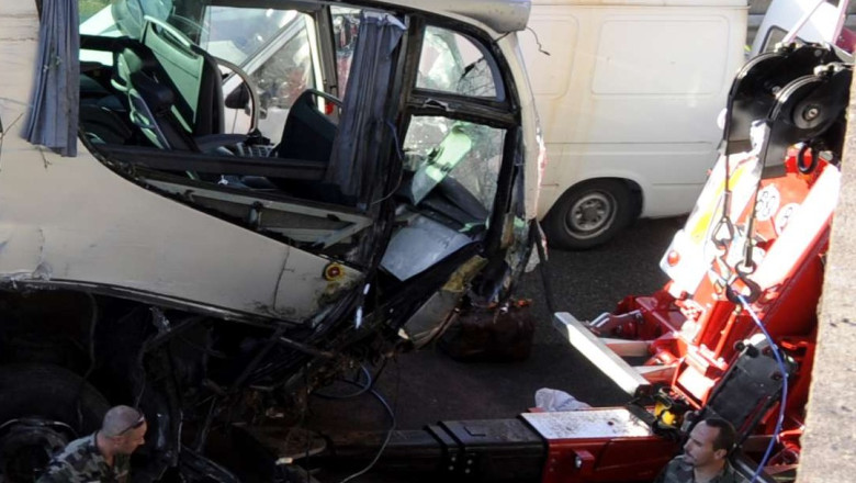 Accident de autocar in Venezuela, soldat cu cel putin 16 morti si 36 de raniti Imagine