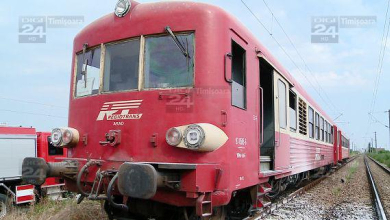 Accident de tren in judetul Arad. Un camion, lovit la o trecere la nivel cu calea ferata, la Neudorf Imagine