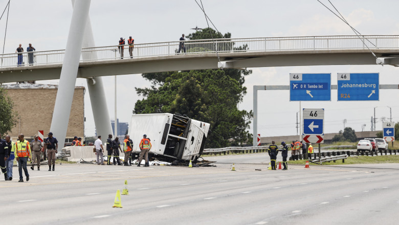 Accident dramatic in Africa de Sud: 12 oameni au murit dupa ce un autocar s-a rasturnat langa Johannesburg: „E un dezastru" Imagine