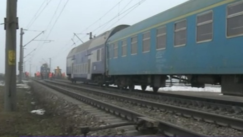 Accident feroviar in Harghita. Un tren a lovit o autoutilitara, iar soferul este ranit Imagine