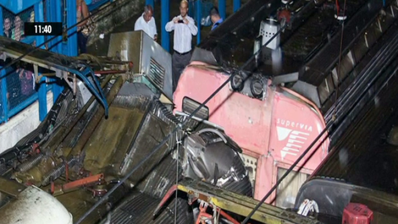 Accident feroviar la periferia Rio de Janeiro. Peste 140 de pasageri au fost raniti Imagine