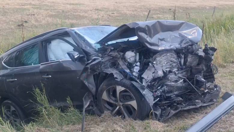 Accident grav in Arad. Doua persoane au murit, doi copii au ajuns la spital Imagine