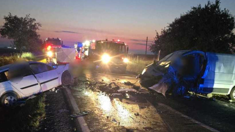 Accident grav in Bihor. Trei barbati au murit dupa ce o autoutilitara s-a ciocnit cu un autoturism Imagine